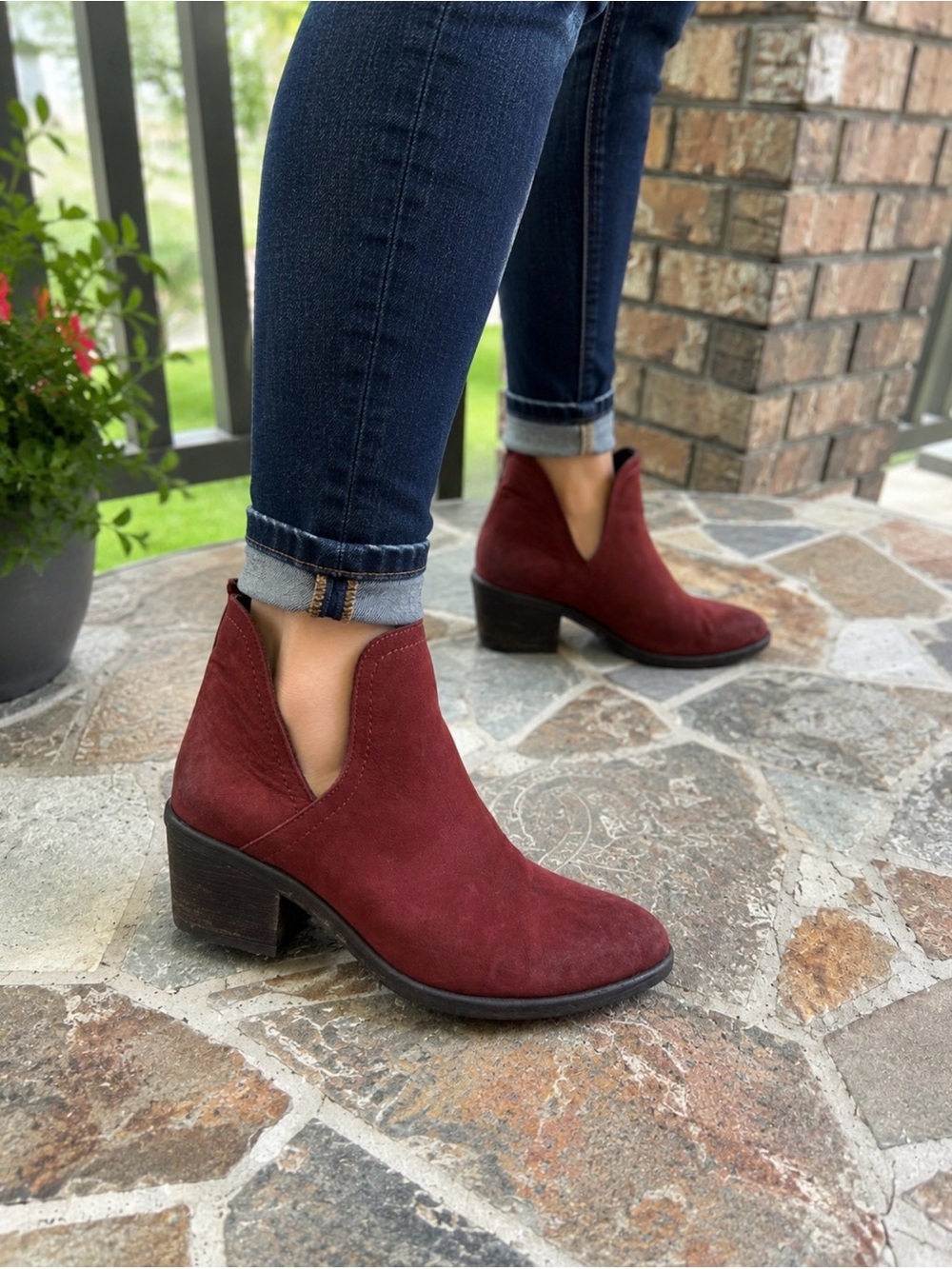 Bueno size 39Women’s Suede Ankle Booties — Burgundy